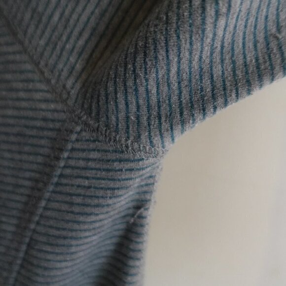 𝅺EDDIE Bauer Sweater Striped Gray Blue Pockets Small - Picture 7 of 12